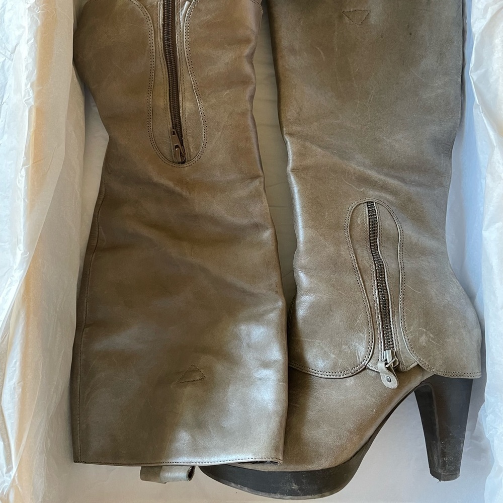 Biviel Oliver Boots; gray